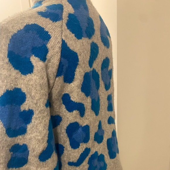 SOLD! H&M high neck animal print sweater with balloon sleeves - Picture 4 of 9